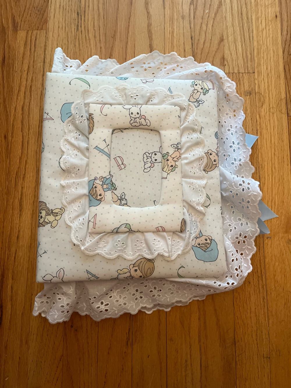 Vintage 80s/90s Precious Moments Lace-Trimmed baby photo album
